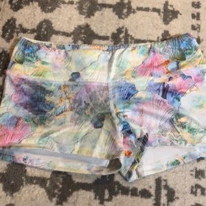 EUC fleo shorts